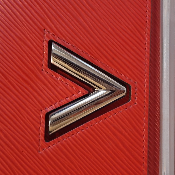 Authentic lv twist lock wallet - Picture 11 of 12